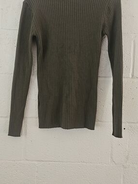 Slim Ribbed Crew Neck Sweater in Olive